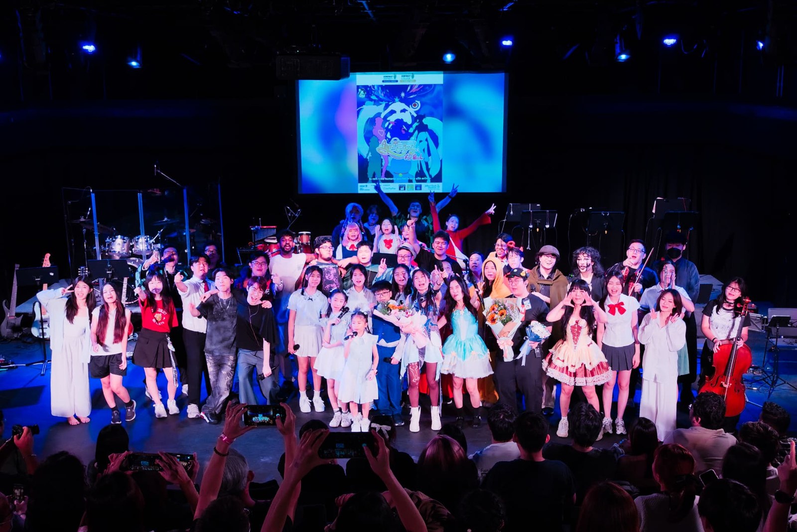 AniMemori cast and musicians taking their final bow